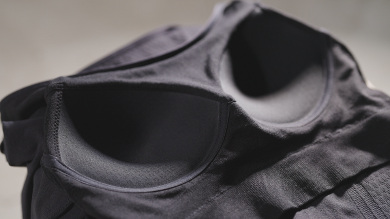 一件高頻率穿著的貼身單品，其機能與耐用度，才是決定風格是否能長久的關鍵。 （圖／業者提供） 