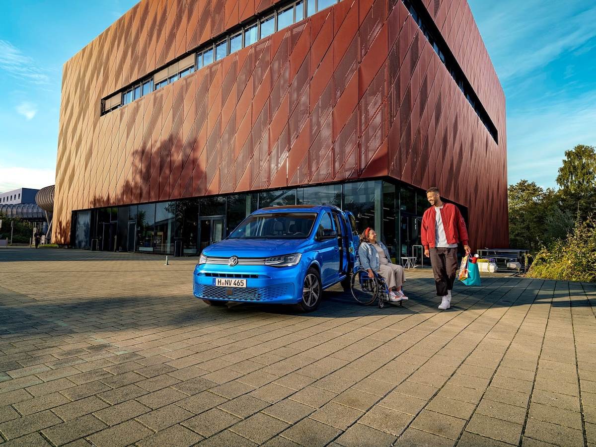 Caddy Maxi EasyLife福祉車透過安裝斜坡板等輪椅使用者專用套件配備，可容納5名乘客及1名輪椅使用者。（圖／台灣福斯商旅提供）