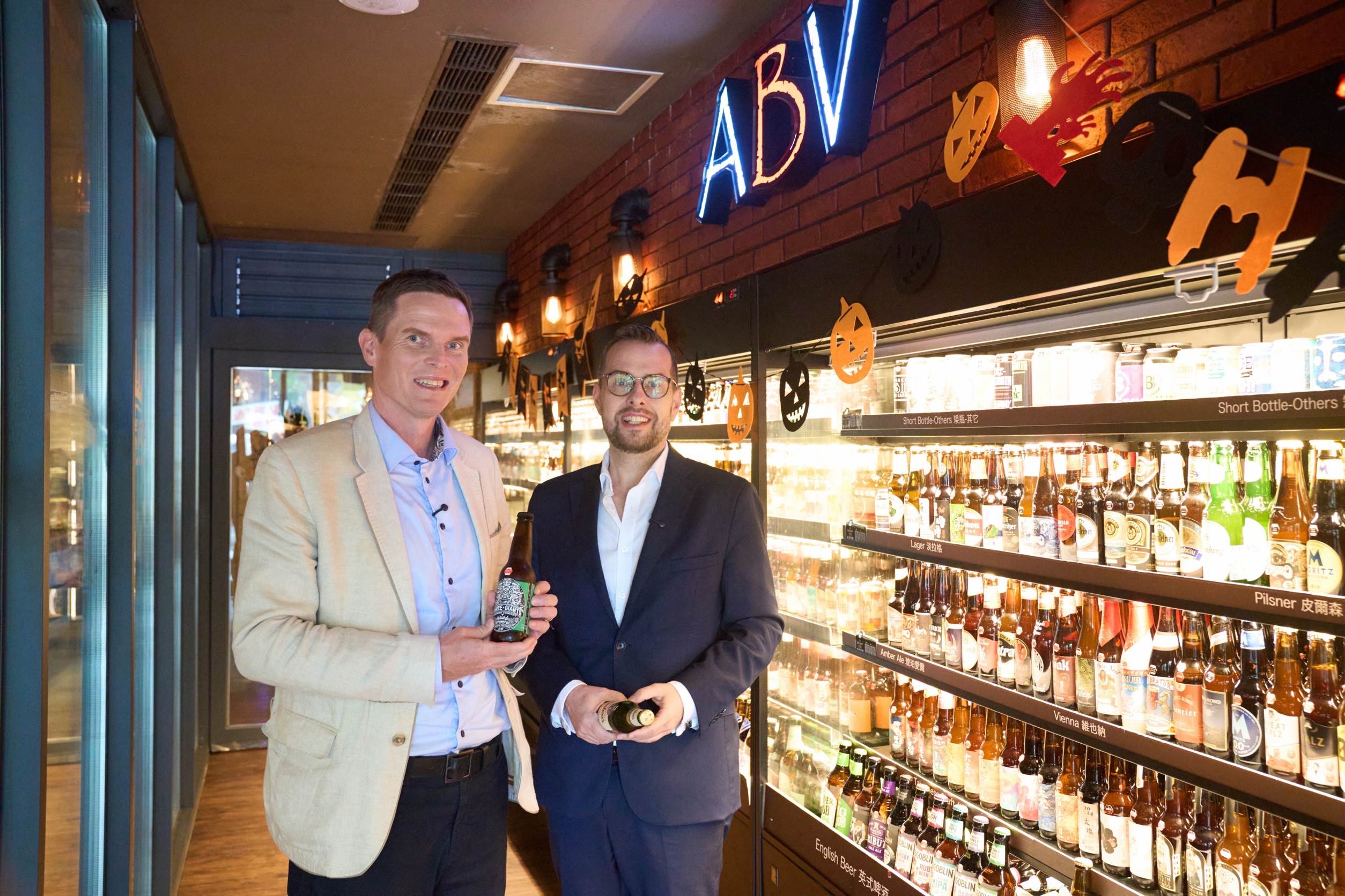 羅瑞代表與捷克代表史坦格到台中西區-abv-地中海餐酒館