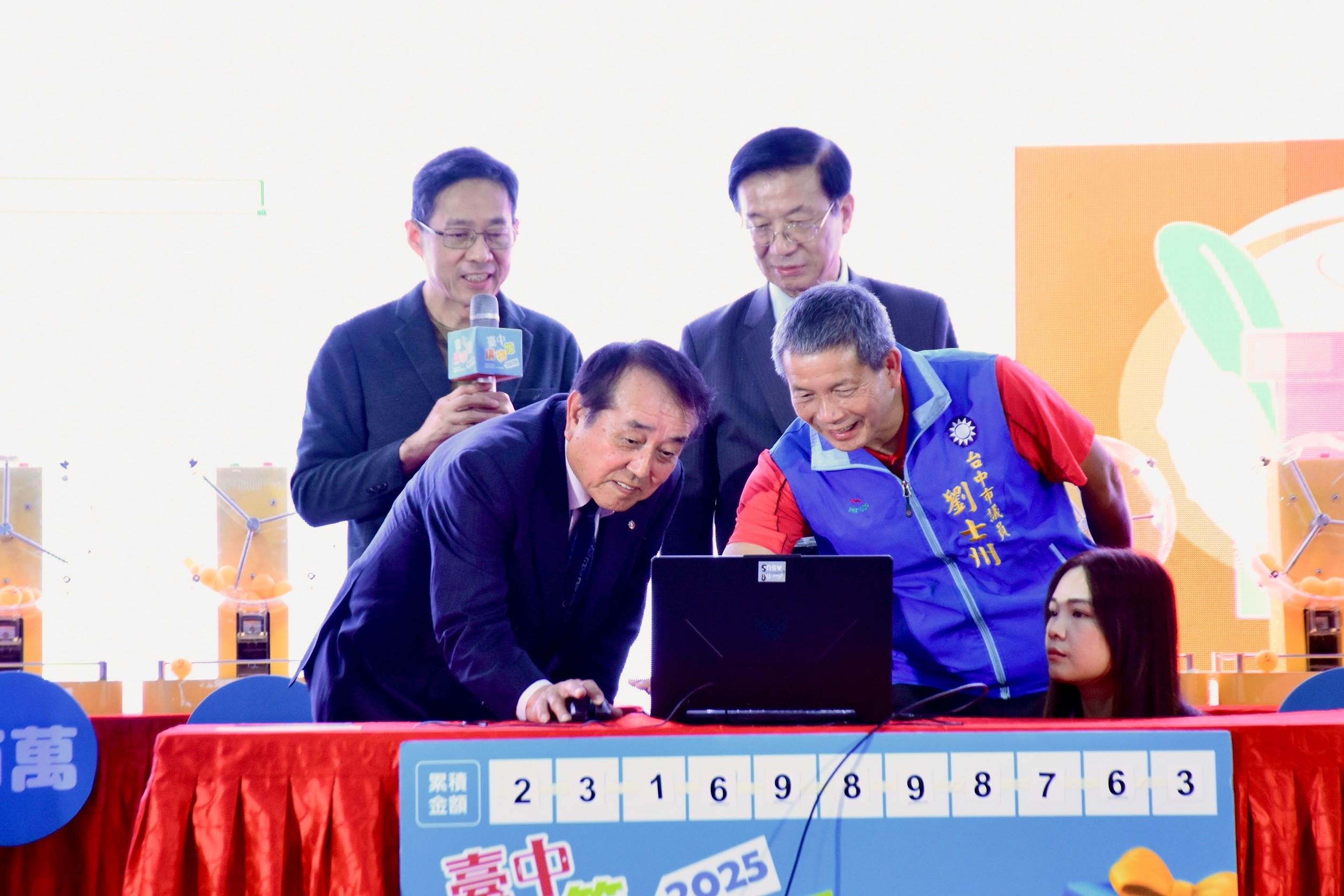 04宮崎縣台日交流促進會長星原透參與購物節抽獎