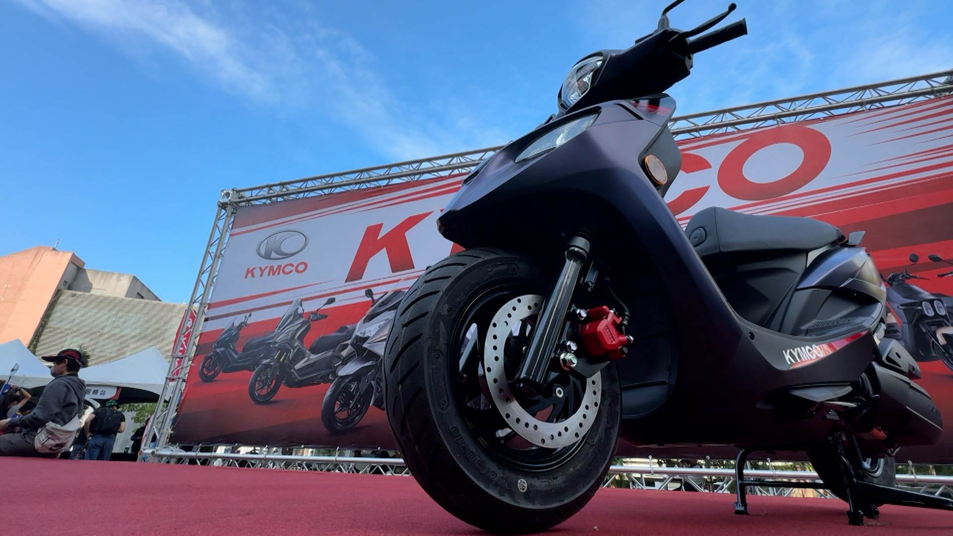 序列 18.00_01_26_03.Still011