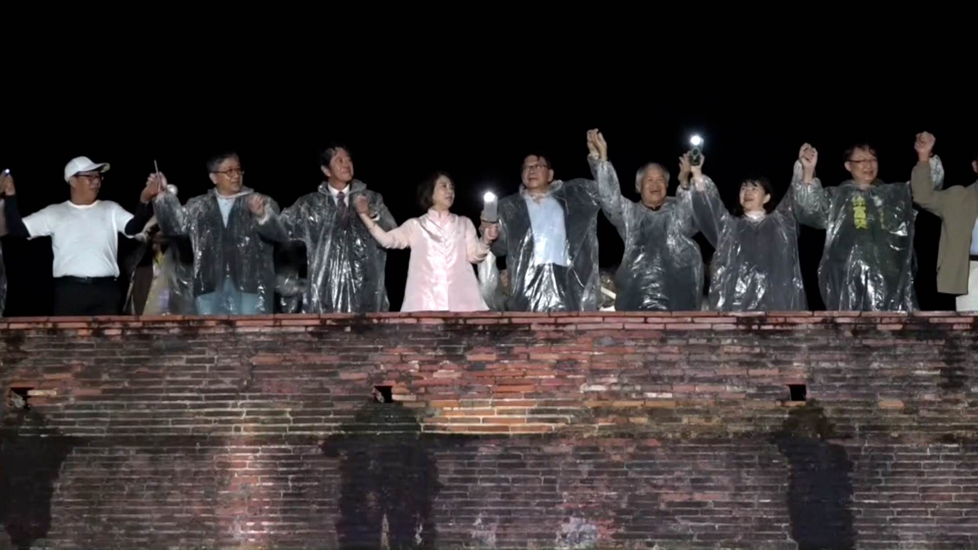 屏東縣長周春米主持啟用儀式，全台最南端劇場館正式亮相。（圖／東森新聞）