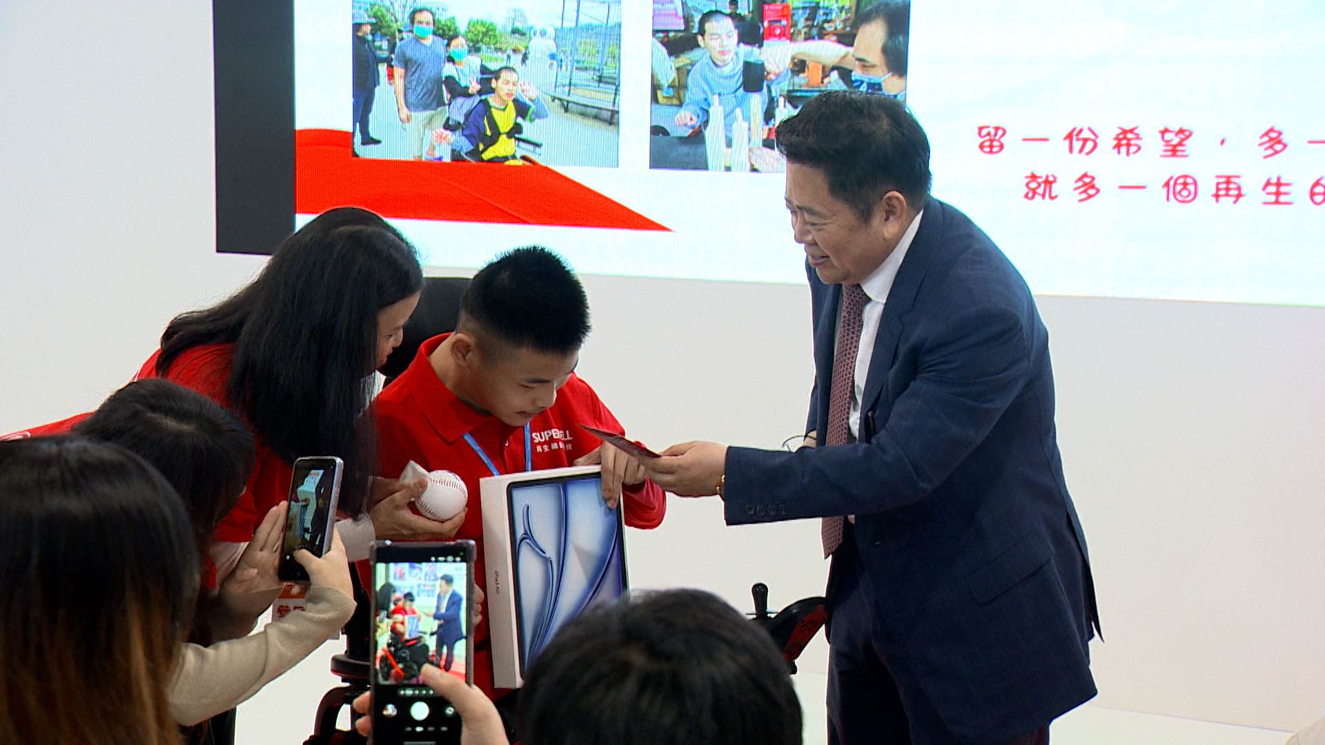 序列 18.00_01_44_11.Still008