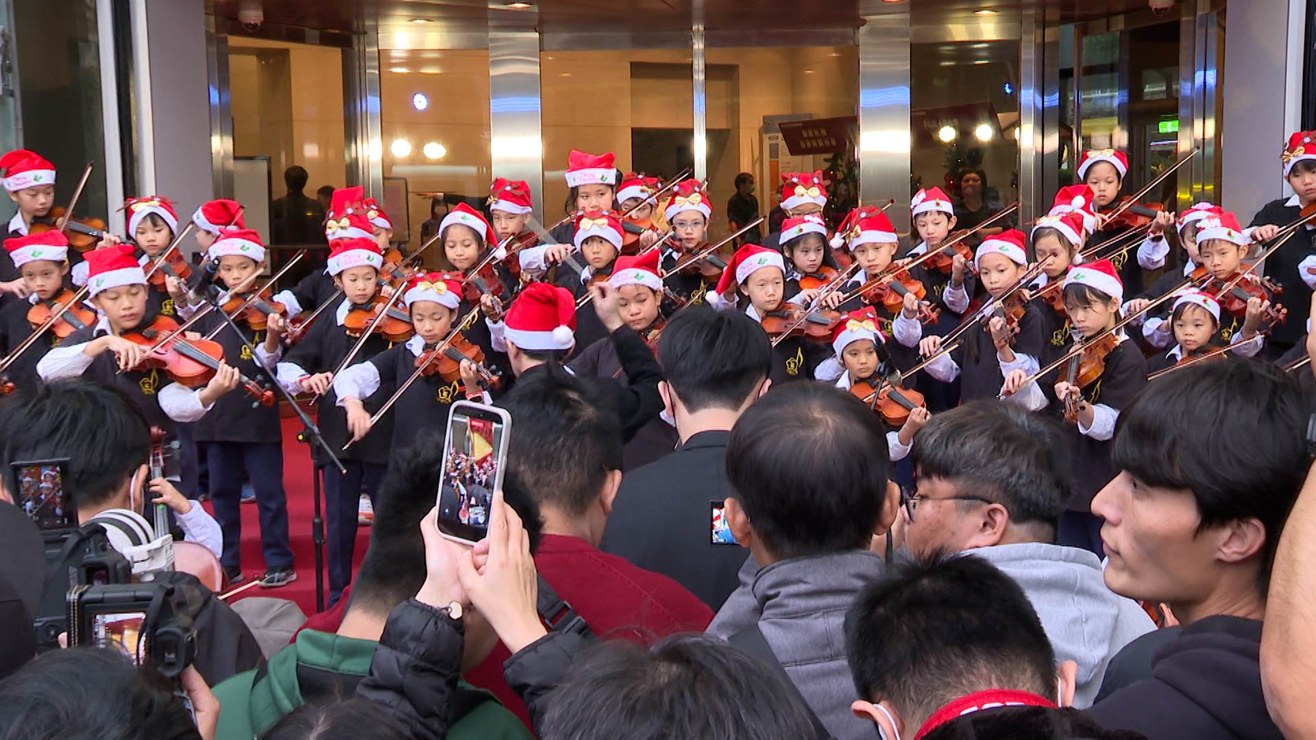 序列 18.00_01_13_21.Still012