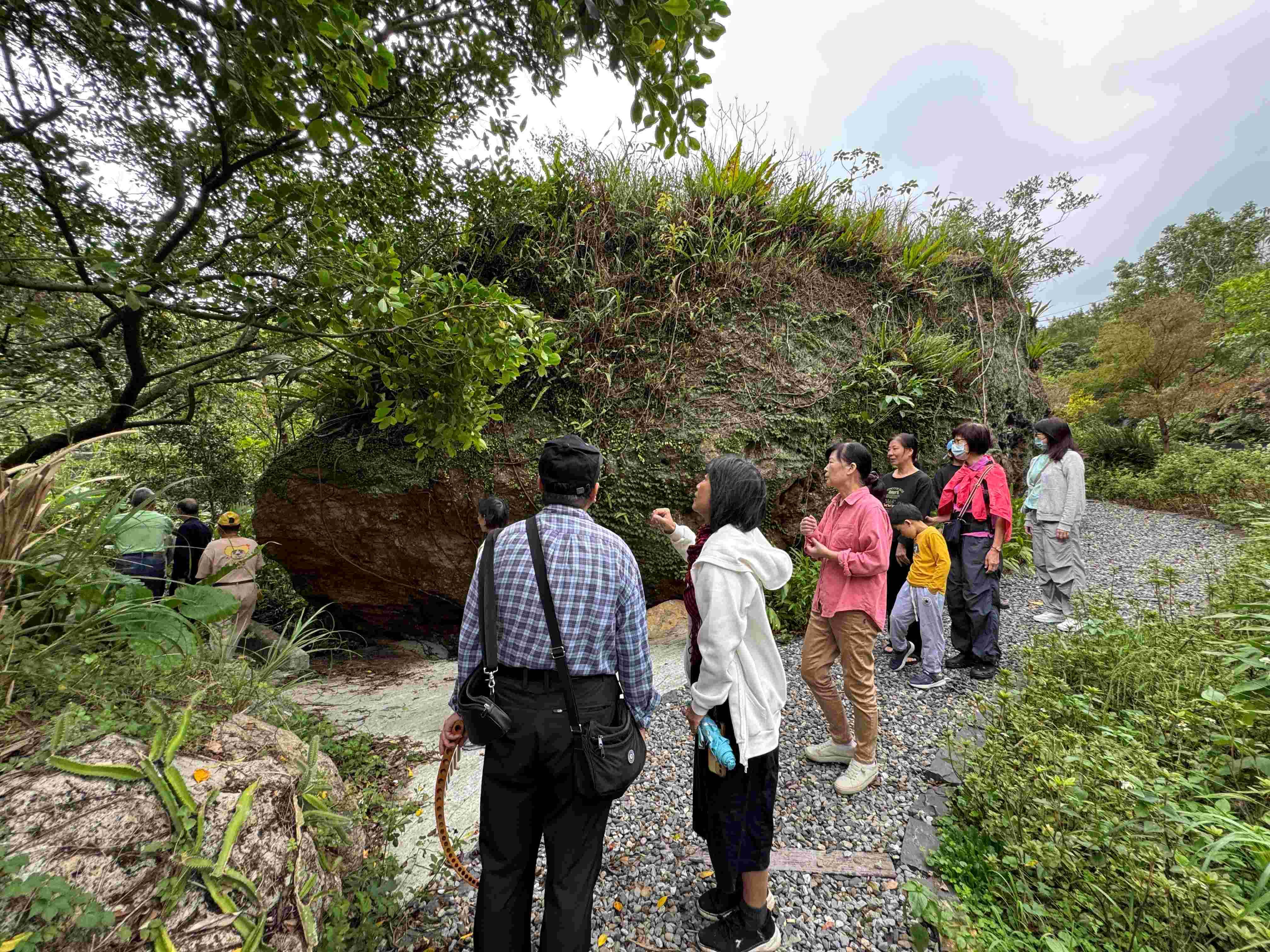 民眾想更深入了解三安社區,可以聯繫社區理事長安排導覽