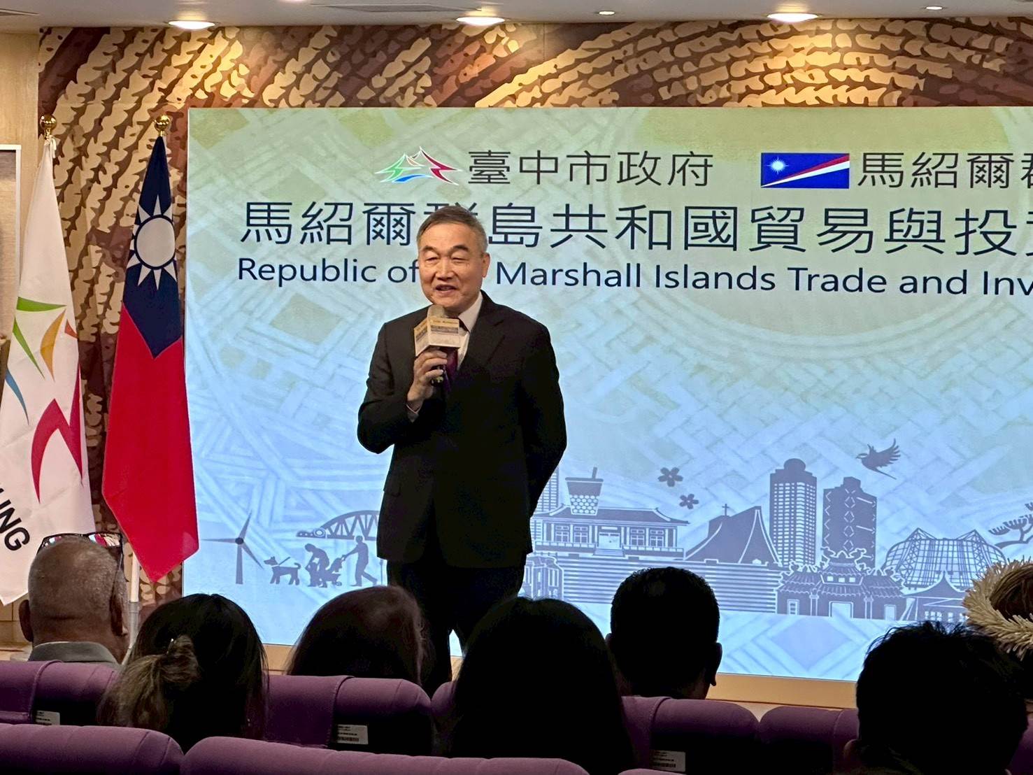 黃國榮副市長代表盧市長與馬國交流_0