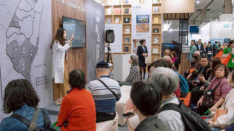 中醫師聯袂帶來多場全方位健康講座，現場互動熱絡。（圖／業者提供）