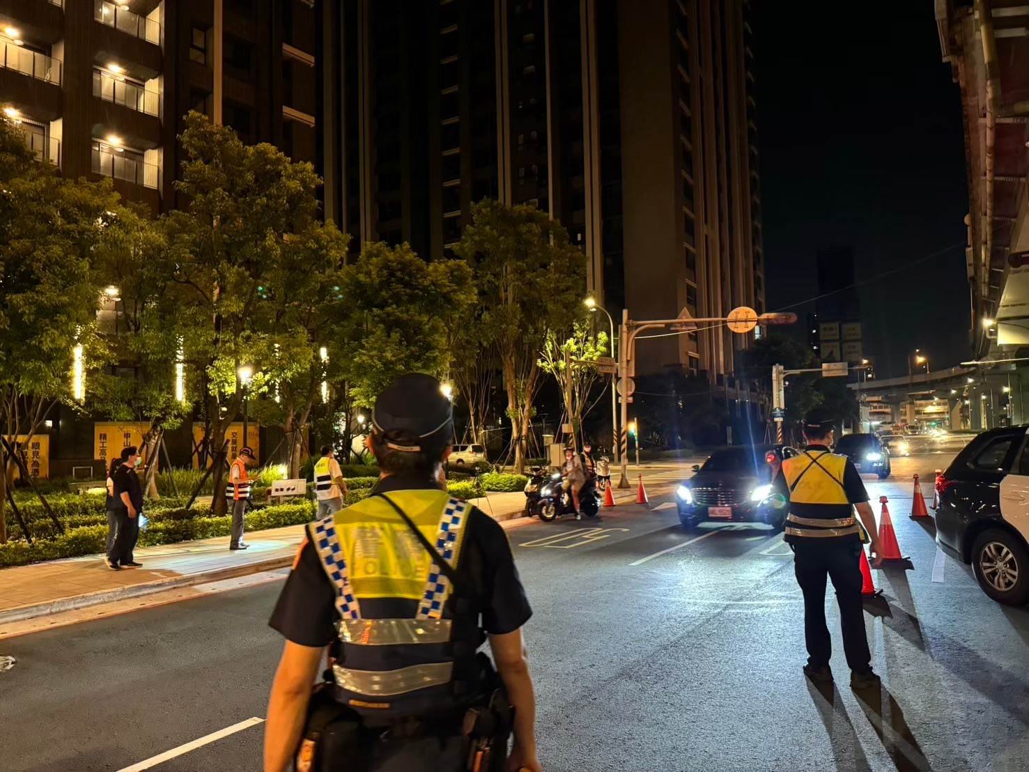 新北警加強攔查通報使用未經主管機關噪音審驗或檢驗合格排氣管之車輛。（圖／新北市政府警察局）