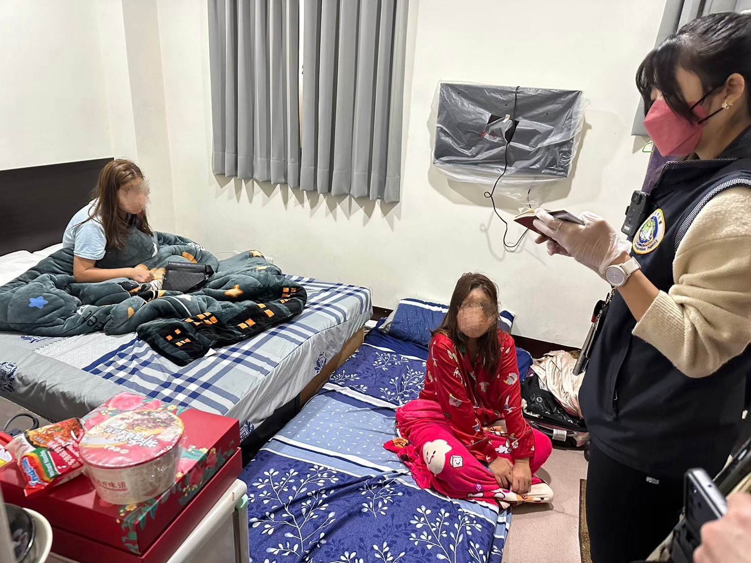 01移民署人員進入宿舍，當場查獲泰女