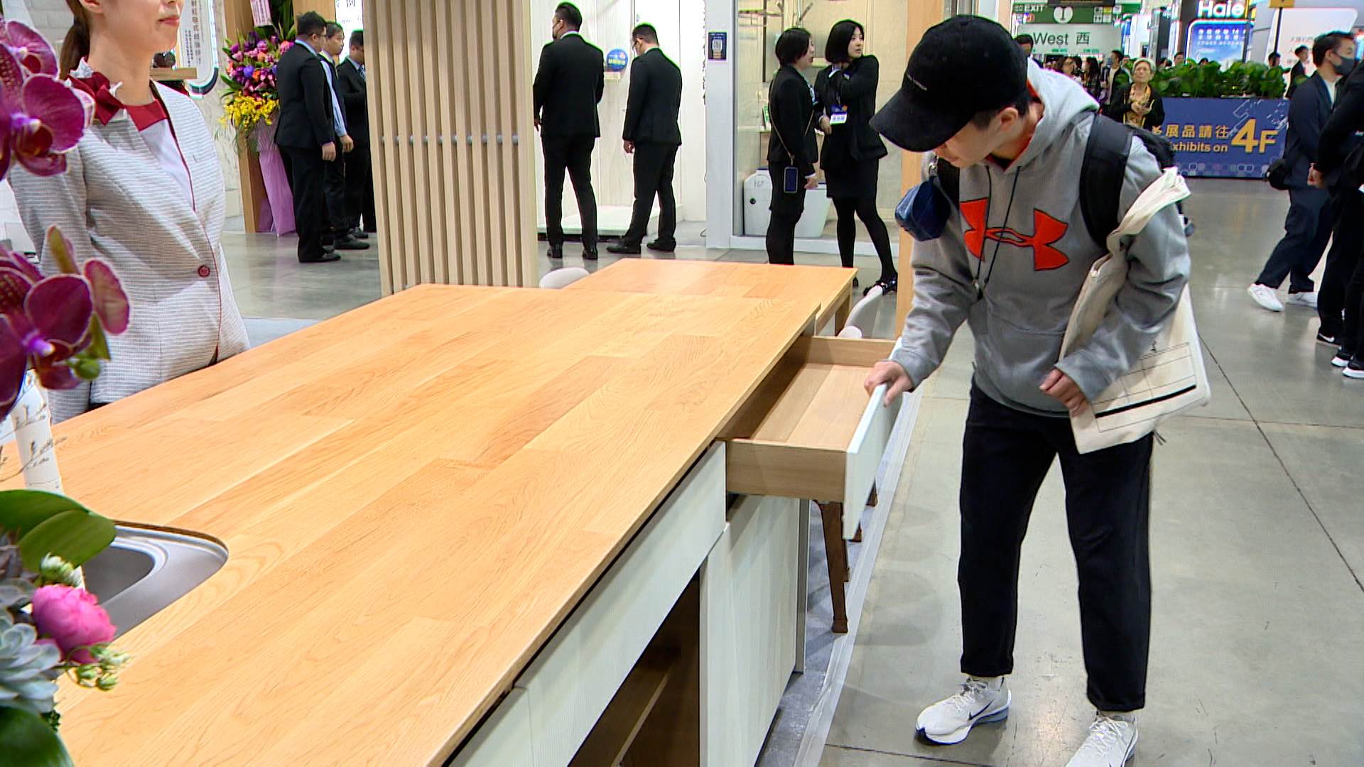 序列 18.00_00_10_05.Still012