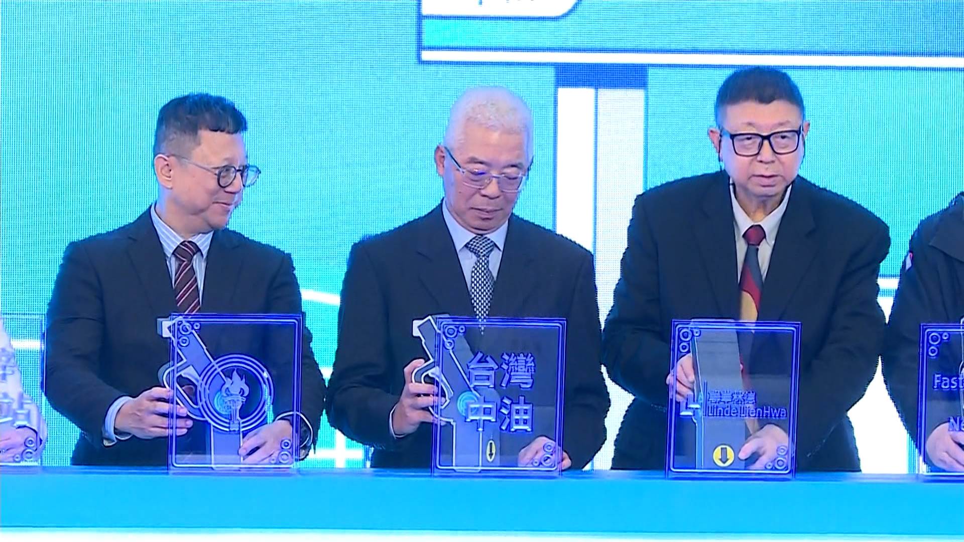 台灣中油布局氫能攜手聯華林德啟用兩座加氫站｜東森新聞