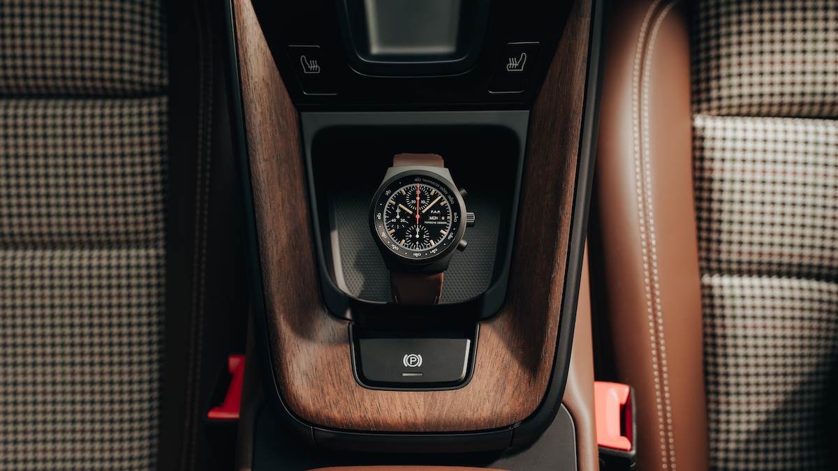 911 GT3 90 F. A. Porsche車主將獲得專為此車打造的限量版 「Chronograph 1腕錶」。（圖／Porsche提供）