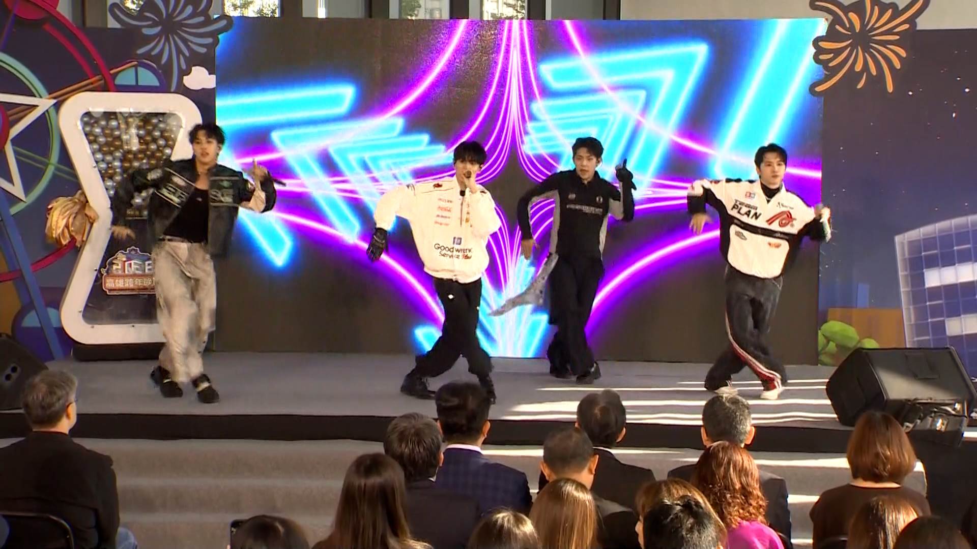 AcQUA 源少年於記者會登台表演，搶先嗨唱為高雄跨年晚會暖身，展現青春活力。（圖／東森新聞）