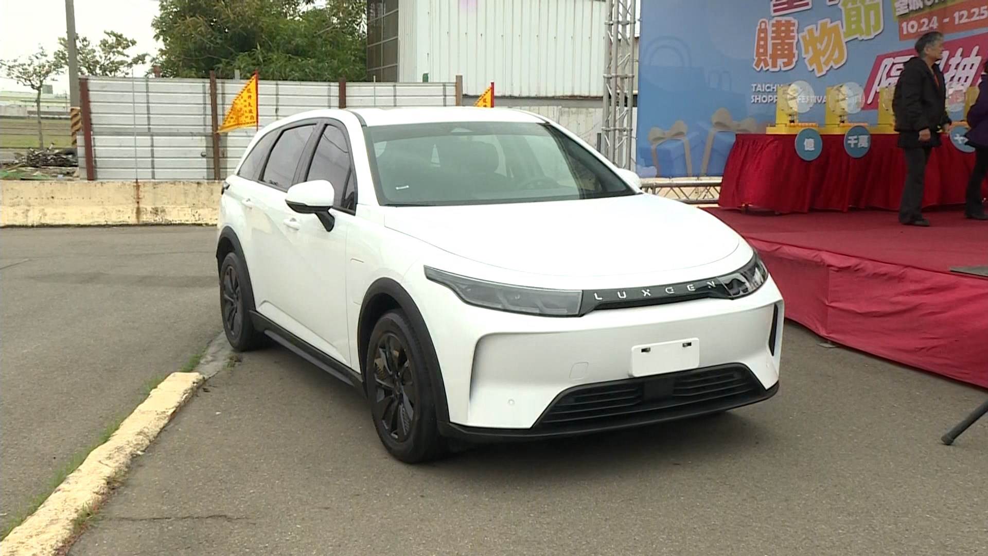 臺中購物節隔週抽百萬汽車，第四位幸運兒為家住梧棲的郭先生。（圖／東森新聞）