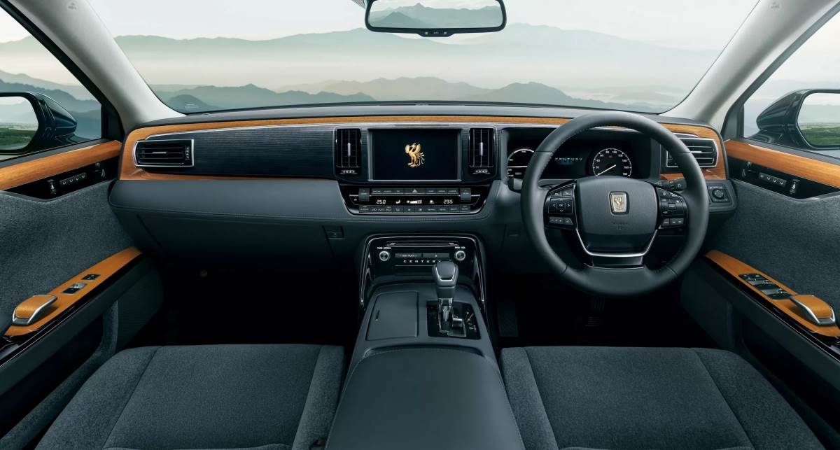 另一項更新重點就是導入了8吋的中央螢幕,雖然這樣的尺寸對於現今的車款來說依舊偏小,不過司機應該沒有那麼在意吧。(圖/豐田提供)