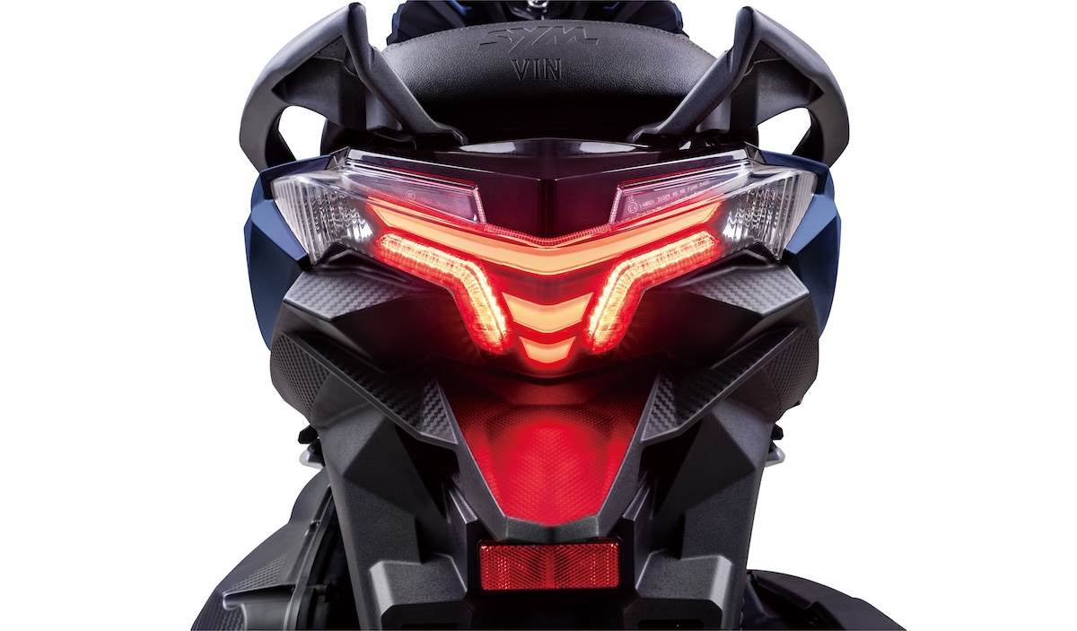 車尾配置箭刃造型的LED尾燈。(圖/SYM提供)