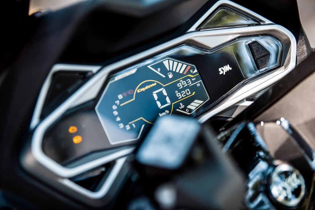 新CRUISYM導入了全新的「彩色LCD儀表板」,其強調資訊顯示的直觀與清晰。(圖/SYM提供)