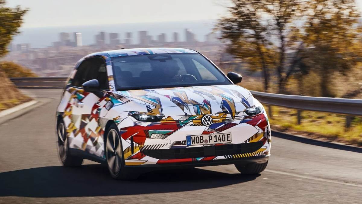 雖然ID. Polo的車身尺寸與傳統Polo相近,但其新電動架構帶來更寬敞的車內空間與靈活的載物表現。(圖/福斯汽車提供)