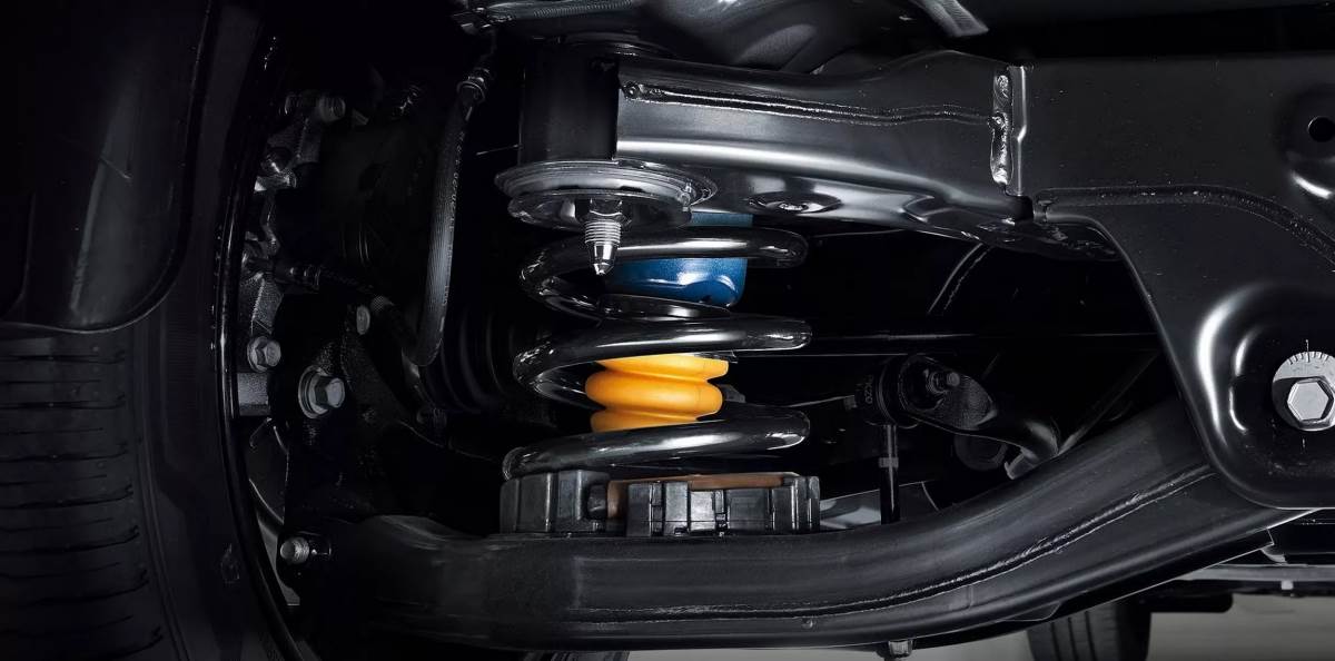 更新後的懸吊設置搭配新的副車架襯套以及Lounge版專用的液壓襯套，有效降低路面震動與噪音。（圖／現代提供）