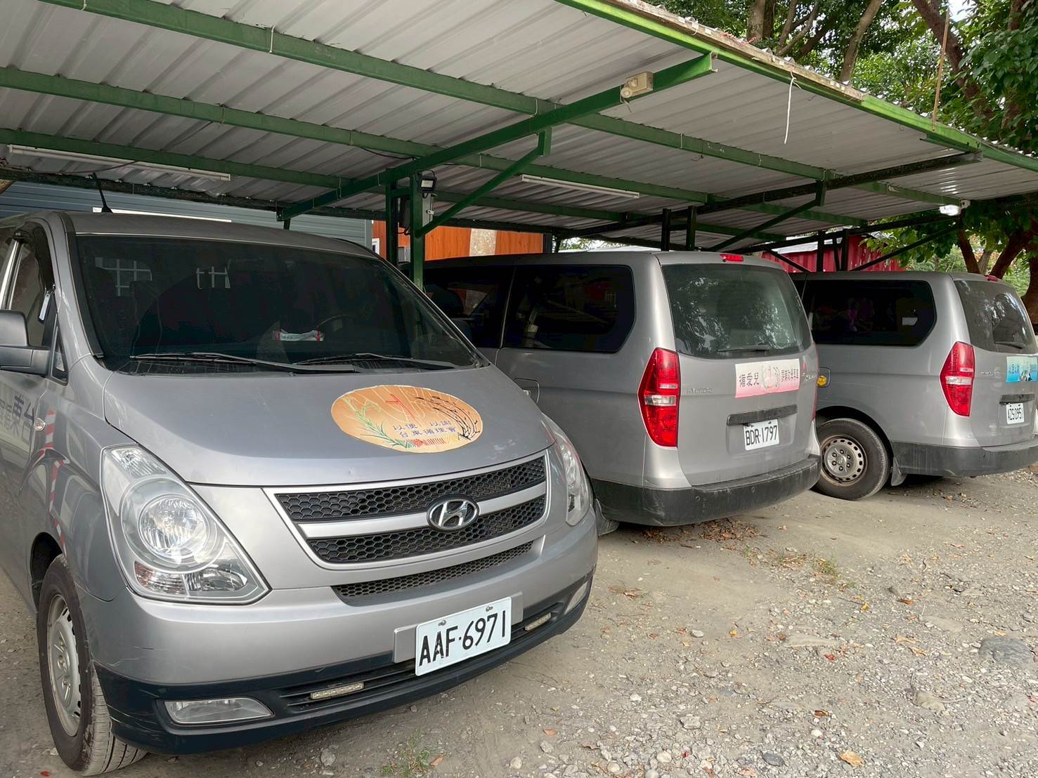 以便以謝 三台車