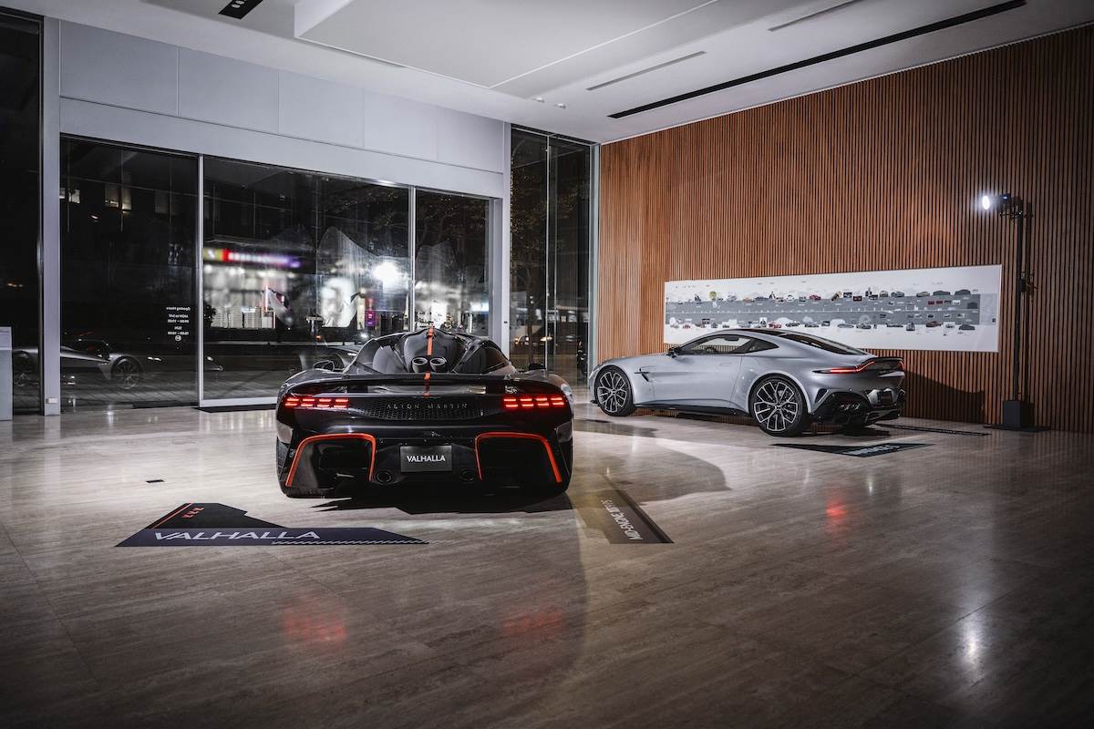 Aston Martin Vantage S（右）與Valhalla。（圖／永三提供）