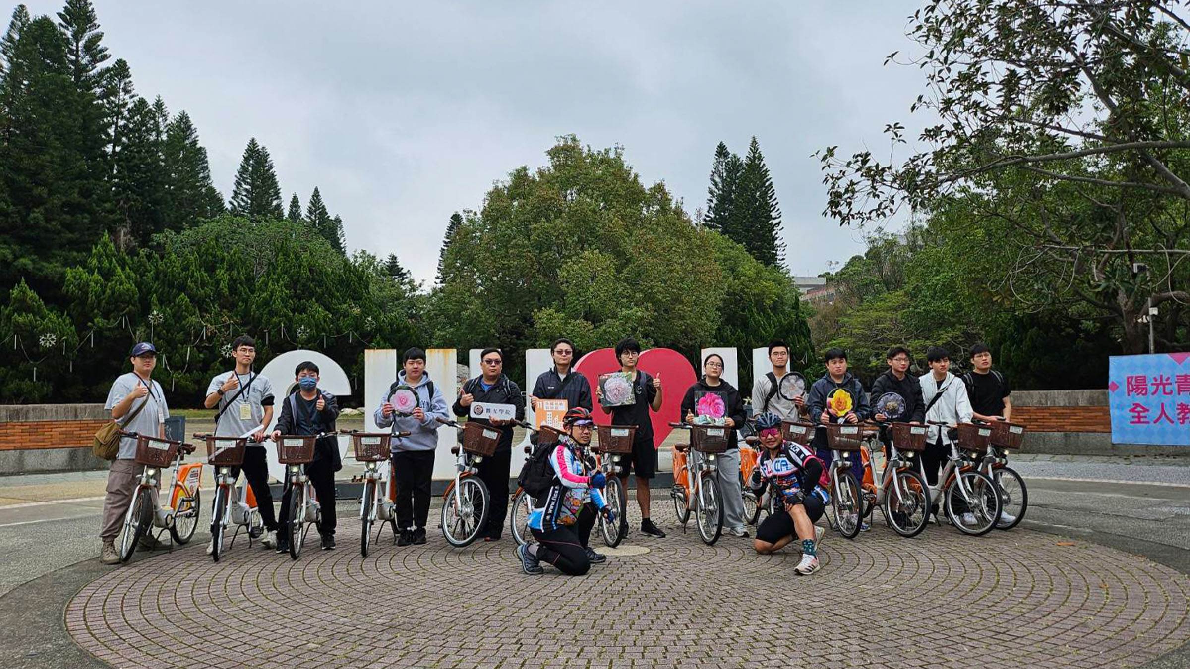 今年（2025）中華茶花祭以「校園開放、生活共享」為核心精神，讓民眾以輕鬆、親近的方式認識茶花，也看見校園與地方的共好發展。（圖／中華大學提供）