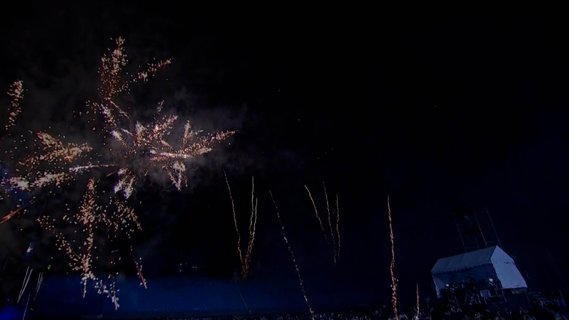 倒數結束後，長達480秒的璀璨高空煙火秀點亮彰化夜空，為歲末晚會留下最美回憶。（圖／東森新聞）