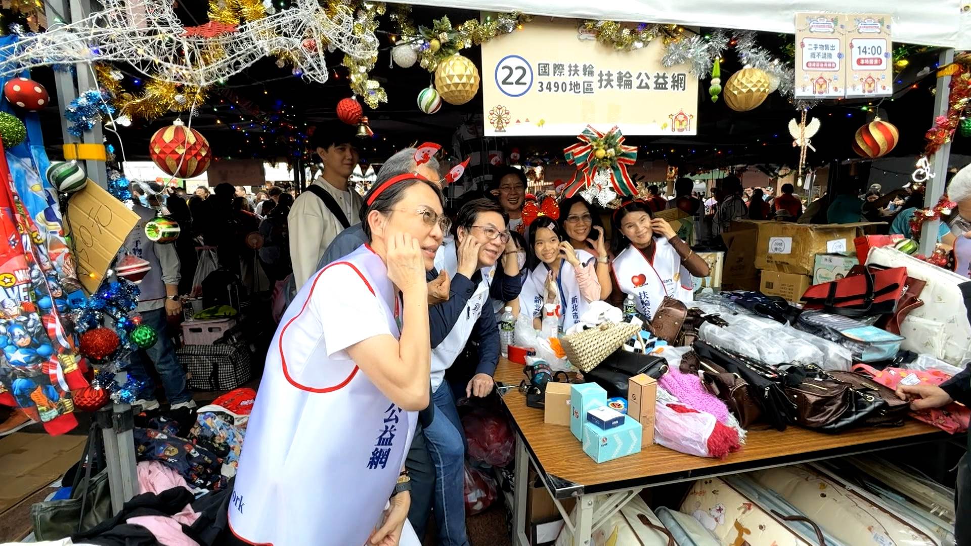 義賣所得年年攀升,除了各區清潔隊,還有國際扶輪社、汽車經銷商、地產集團等多元領域企業。(圖/東森新聞)