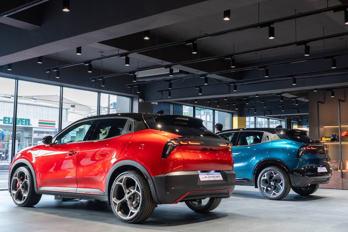 Junior Elettrica 280 Veloce導入完整性能導向配置，包含降低20 mm的運動化底盤懸吊設定、Torsen機械式限滑差速器，以及對向四活塞高性能煞車系統。（圖／林昱丞攝影）