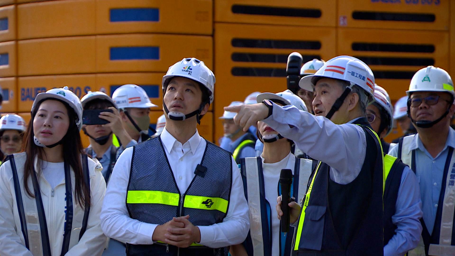 L BAR_整點用(修邊).00_03_44_06.Still010