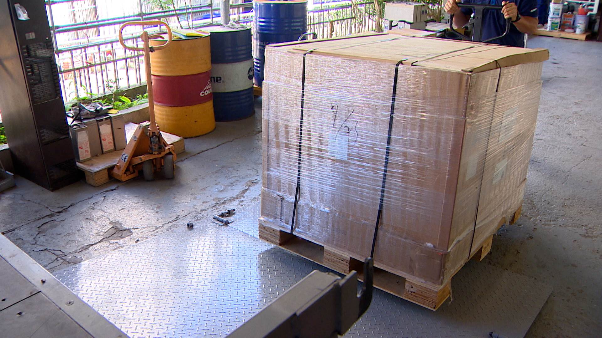 圖二：加大貨斗設計，讓上下貨與堆疊作業更有效率。