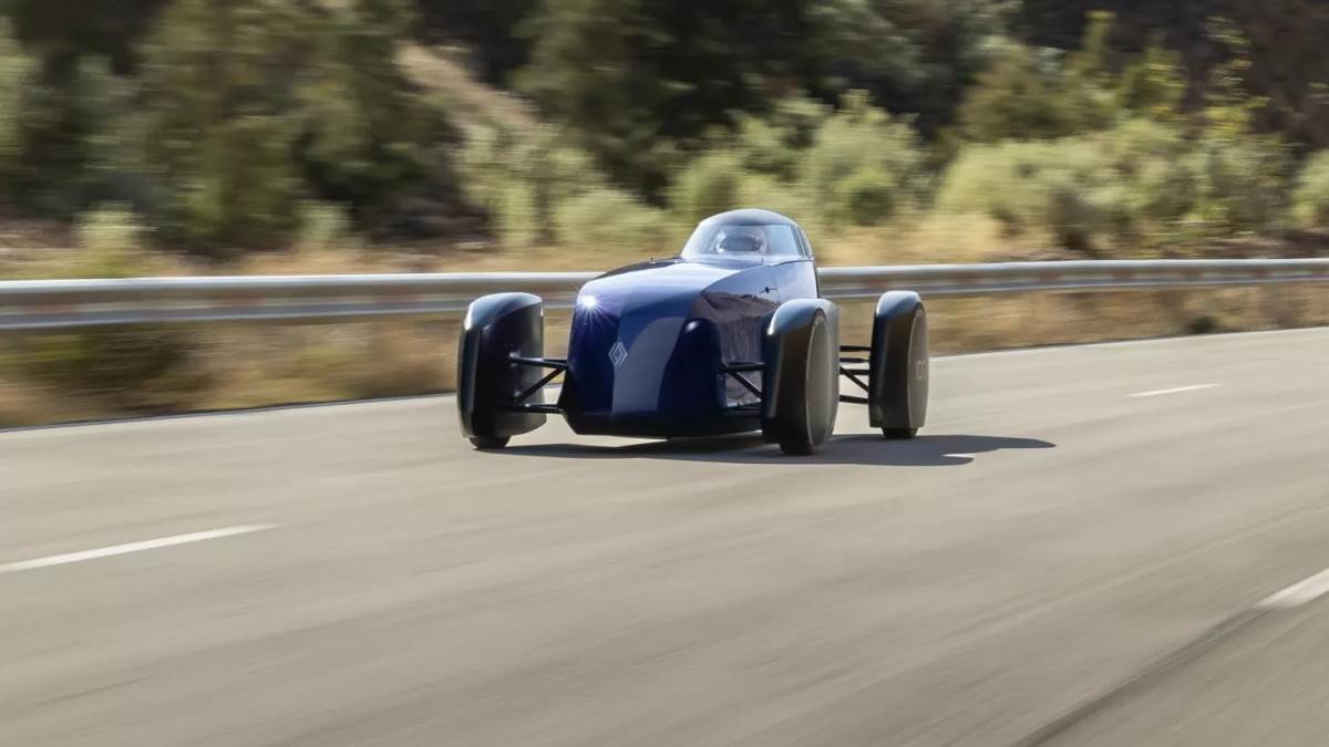 車輛採用單座設計,大量使用碳纖維、鋁合金以及3D列印等技術,讓整車重量控制在約1,000公斤。(圖/雷諾提供)