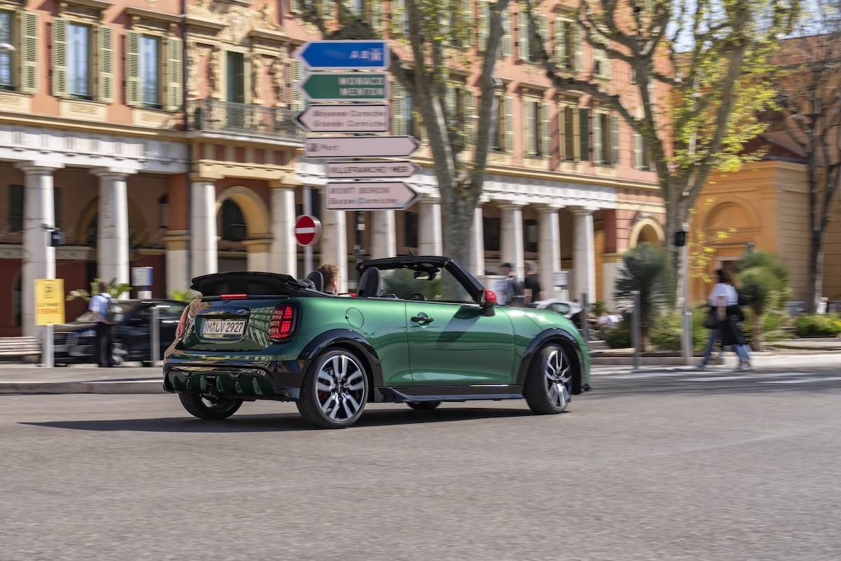 MINI John Cooper Works Cabrio。（圖／汎德提供）