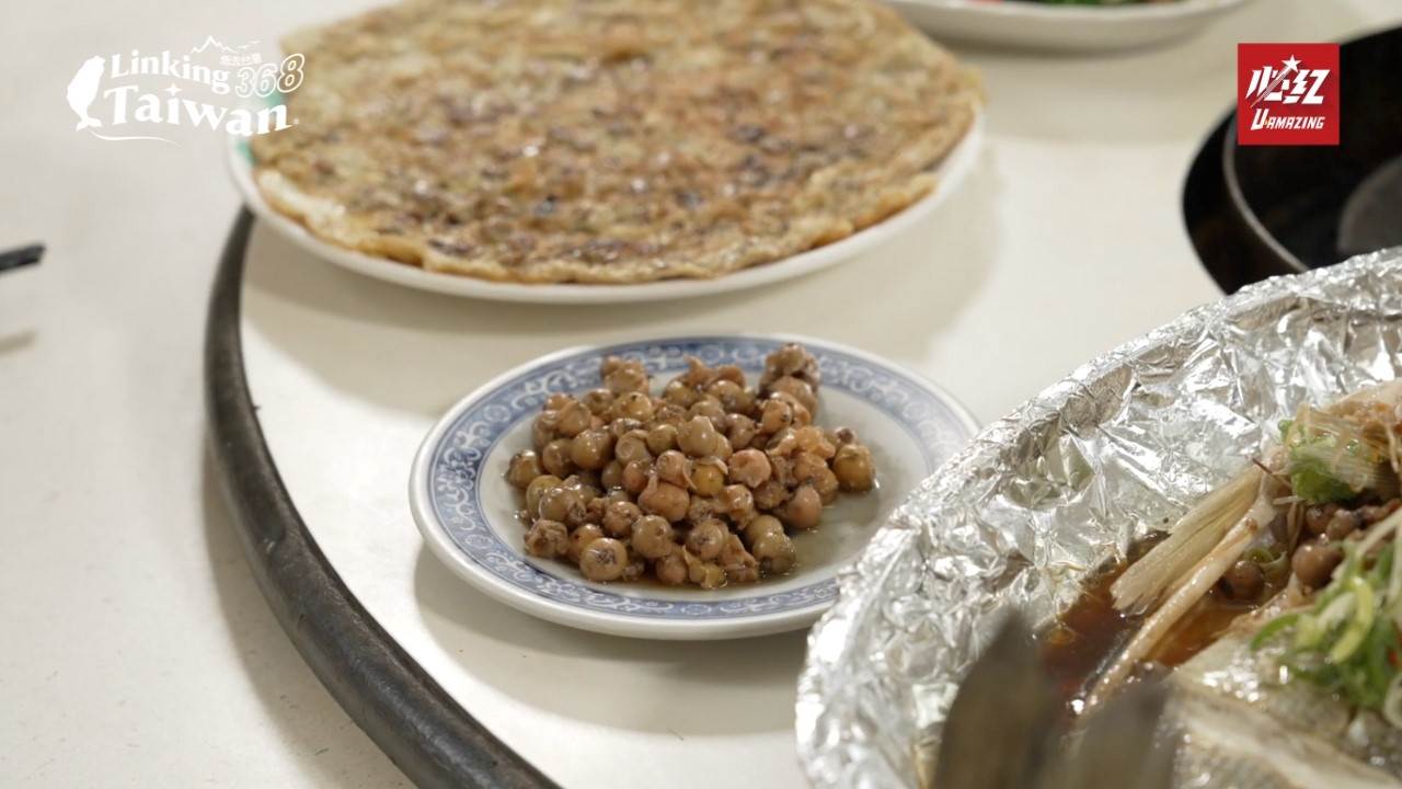 很多外地遊客來左鎮，特別想嚐嚐這種「酸香」的特色菜。（圖／Linking368Taiwan提供）