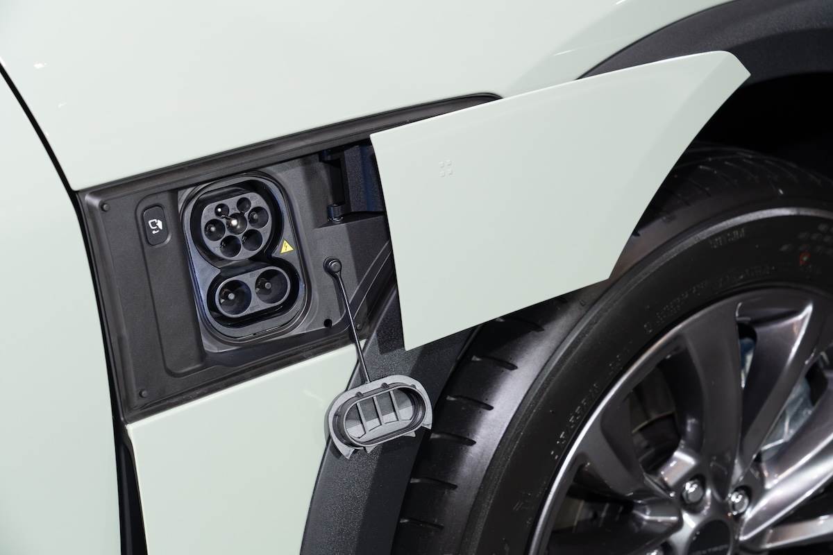 充電規格採用CCS2快充介面，最高充電功率可達134 kW。（圖／林昱丞攝影）