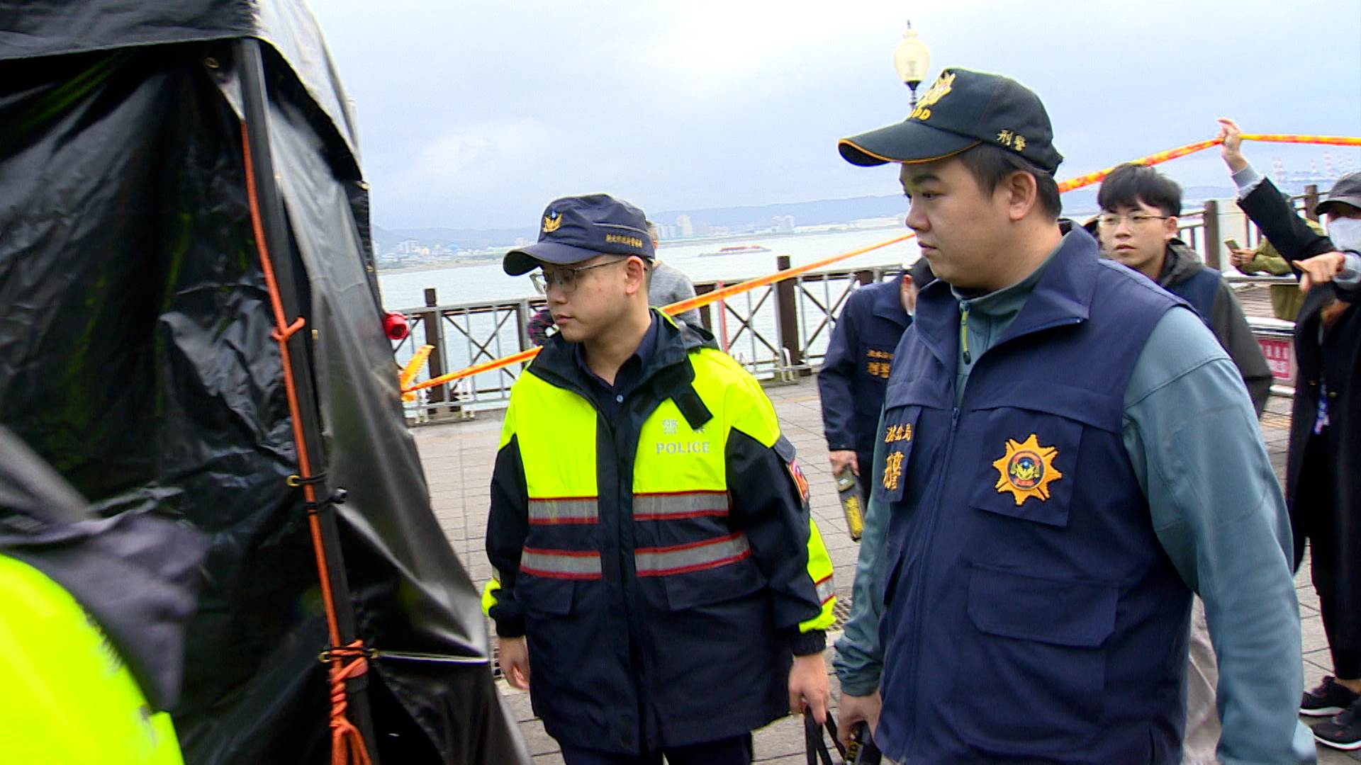 淡水分局增派近百名警力，結合 3D 科技維安網，全面強化跨年活動現場安全。（圖／東森新聞）