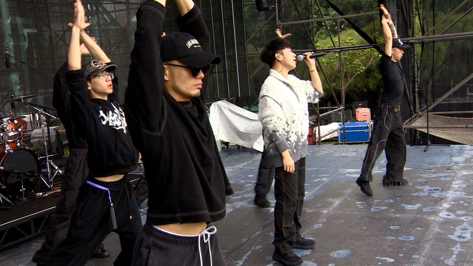 歌手賴晏駒首度站上八里跨年舞台，將帶來多首精彩演出。（圖／東森新聞）