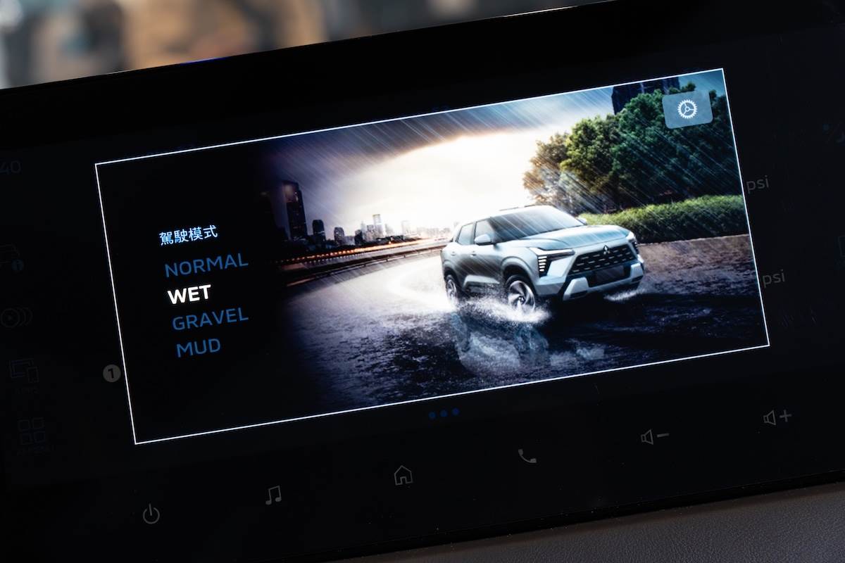 一般(NORMAL)/濕地(WET)/泥地(MUD)/砂石(GRAVEL) 四種行車模式。(圖/林昱丞攝影)