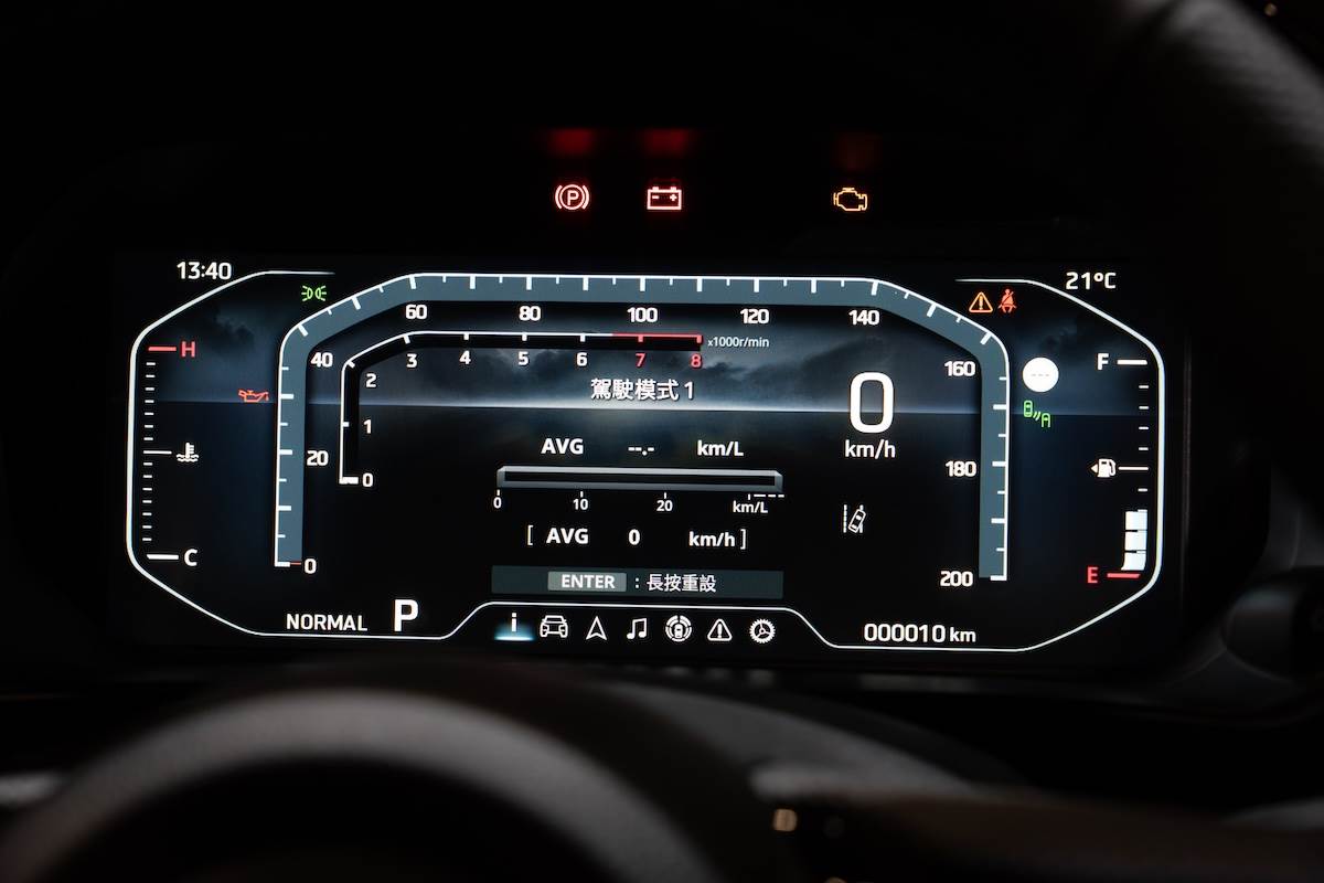 10.25吋高解析度數位儀錶。(圖/林昱丞攝影)