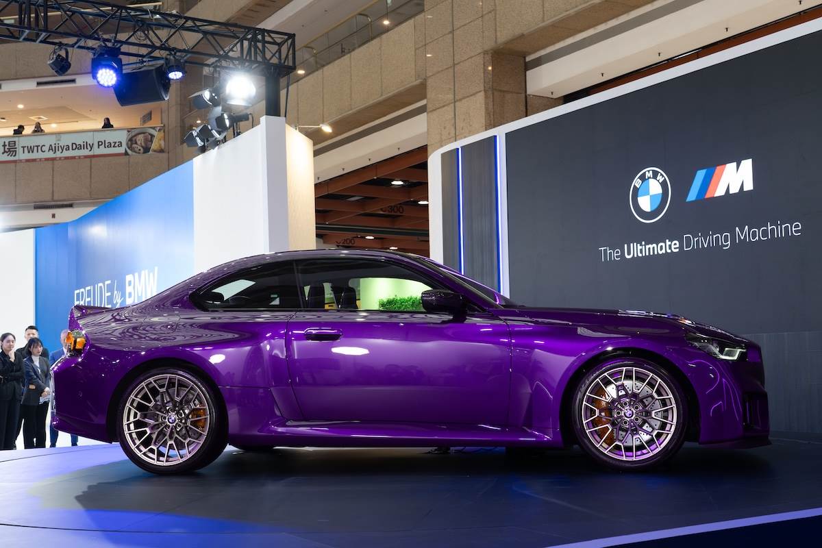 全新BMW M2 CS外觀設計向BMW經典CSL車型致敬，透過多項專屬設定，勾勒出更純粹的性能姿態。（圖／林昱丞攝影）