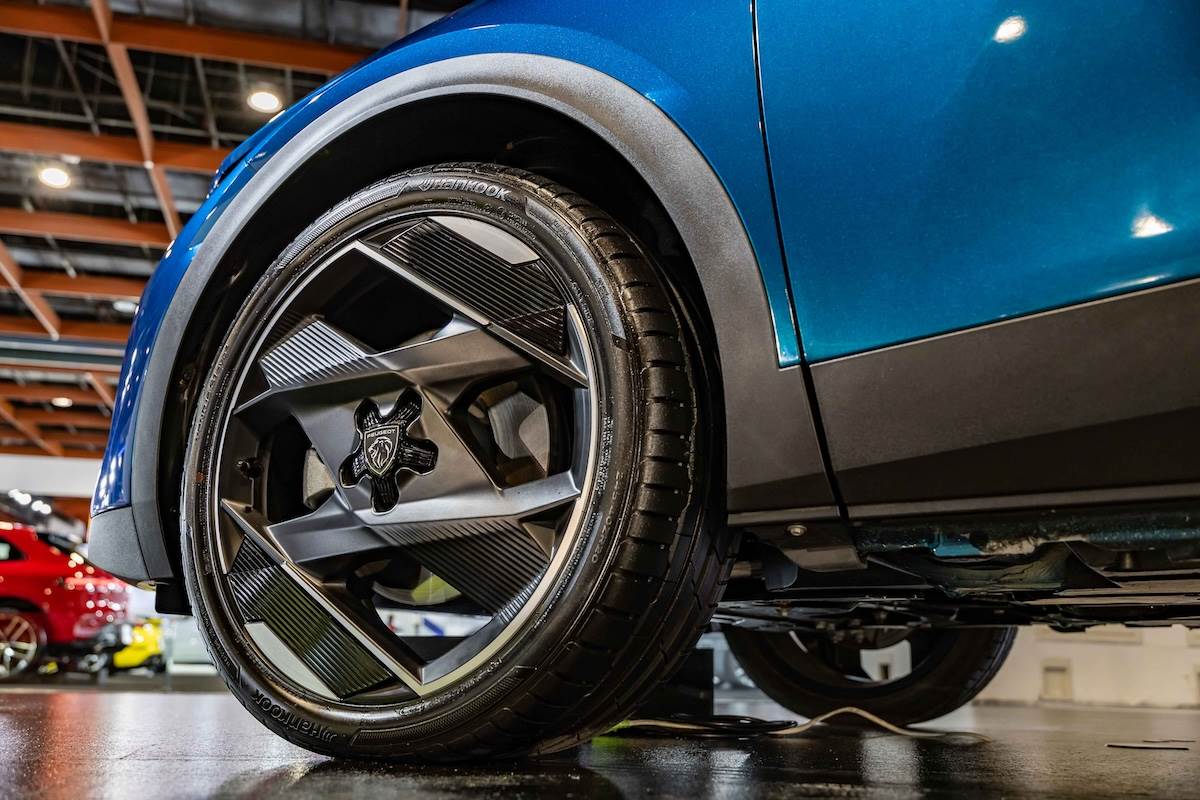 PEUGEOT 408 GT RAPIDE鋁圈。（圖／寶嘉聯合提供）