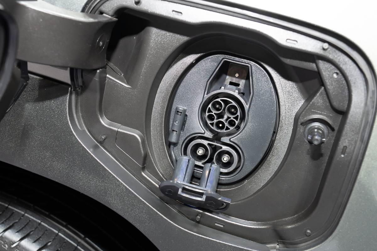 CCS1快速充電介面，在DC快充條件下，僅需約45分鐘即可由10%充電至80%。（圖／林昱丞攝影）