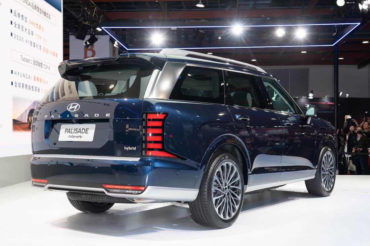 垂直尾燈放置在兩側車體上，保持大面積尾門的完整性。（圖／林昱丞攝影）