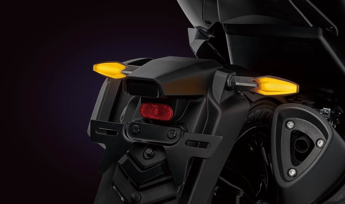 升級了均光流水式後方向燈，提升了視覺上的質感也同步強化對後車的辨識性。（圖／SYM提供）