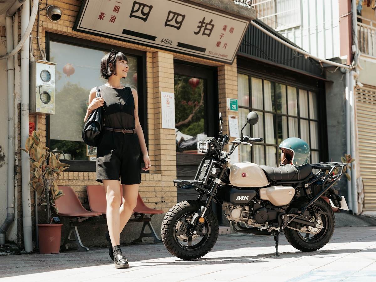 懸吊系統MK150搭載倒立式前叉，後懸吊則為五段可調雙槍後避震器。（圖／宏佳騰提供）