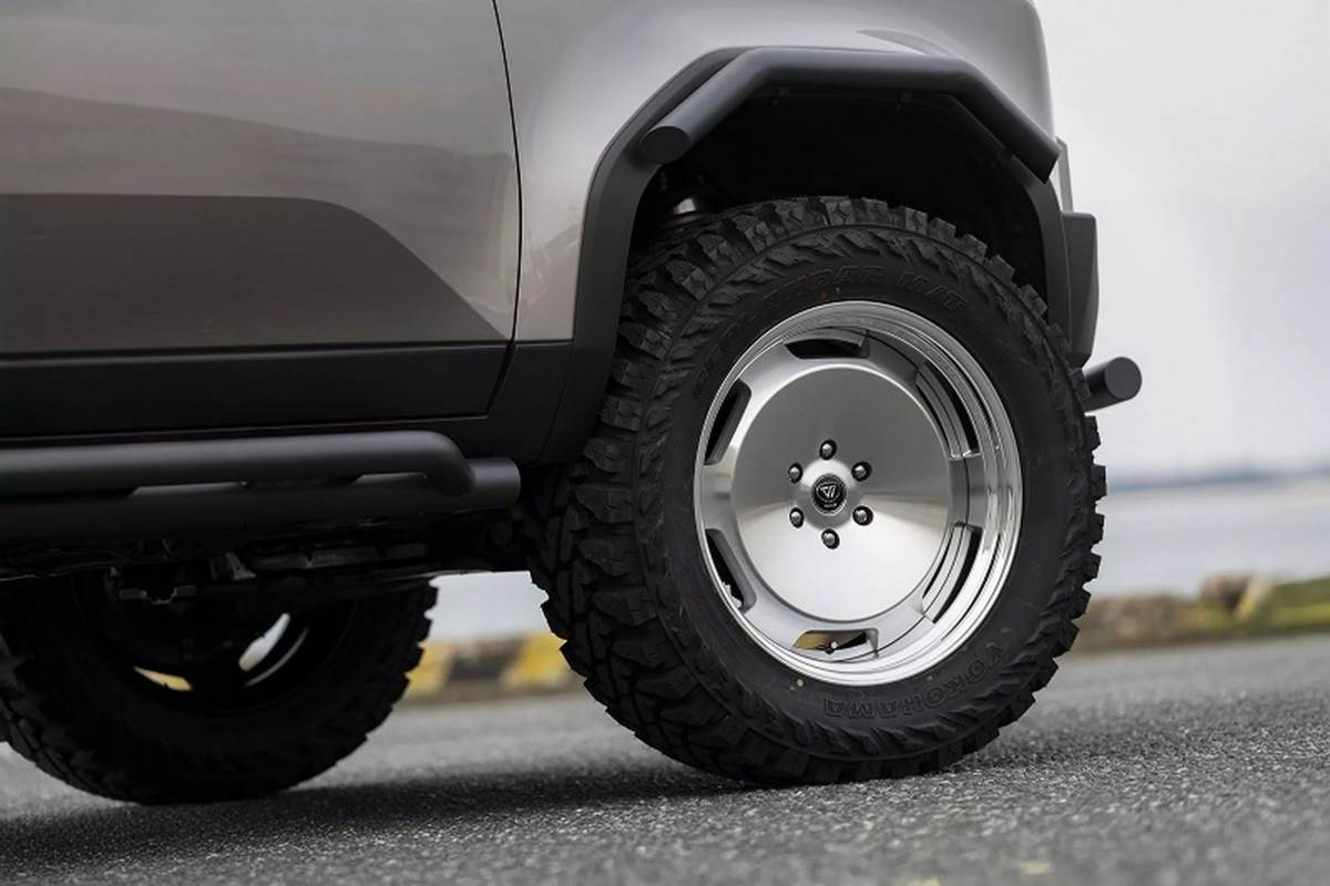 搭載37吋的橫濱Geolandar M/T G003泥地胎，並安裝22吋Kuhl Verz DR03鋁合金輪圈，讓車輛擁有更獨特的視覺感受。（圖／Kuhl提供）