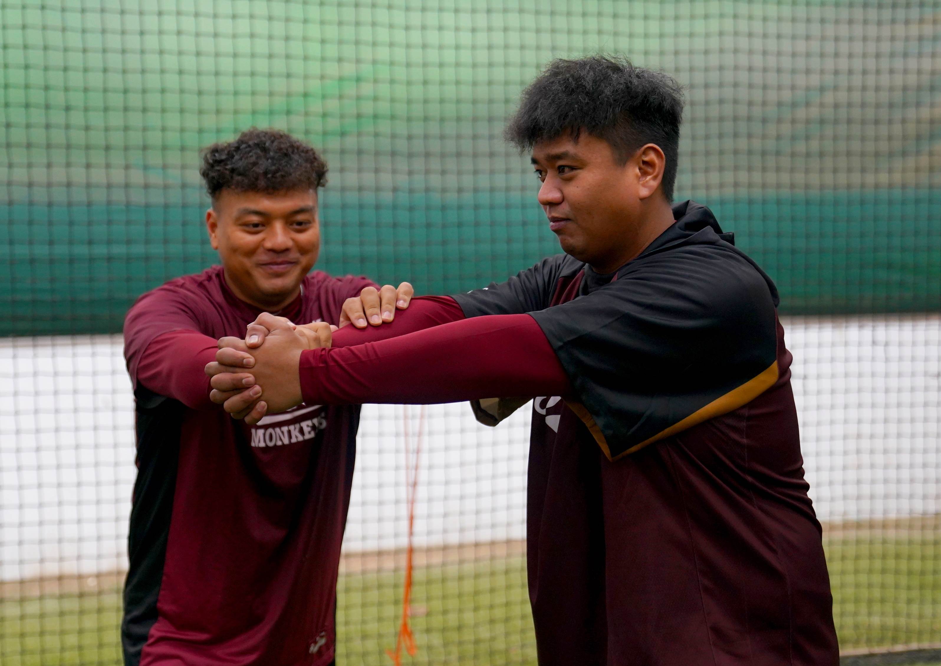 瑪仕革斯.俄霸律尼(右)_0