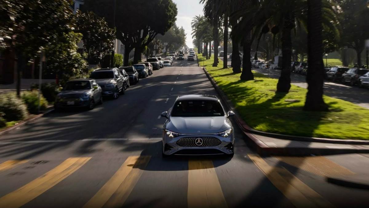 MB.Drive Assist Pro不僅限於高速公路環境,更能夠在複雜的城市街道中自動導航。(圖/賓士提供)