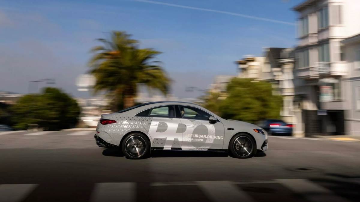 城市內的自動駕駛目前在許多地區的法規尚未落實,因此各地的上線時間很難推測。(圖/賓士提供)