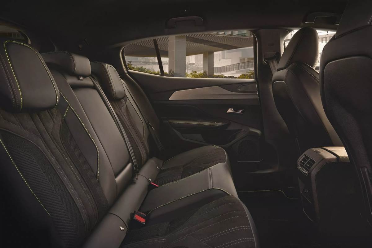 小改款車型在車內空間表現上沒有差異,不過整體的質感提升,讓車內乘客擁有更高級的感受。(圖/寶獅提供)